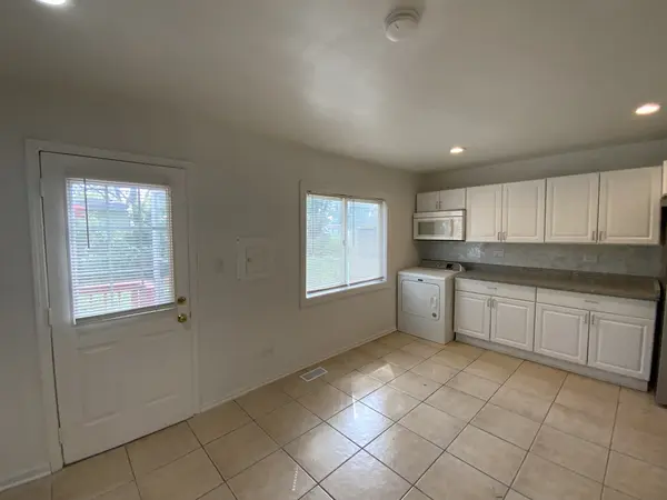 1429 Ambassador LN, Ford Heights, IL 60411