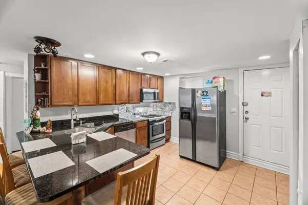 6301 N Richmond ST #1AA, Chicago, IL 60659