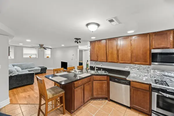 6301 N Richmond ST #1AA, Chicago, IL 60659