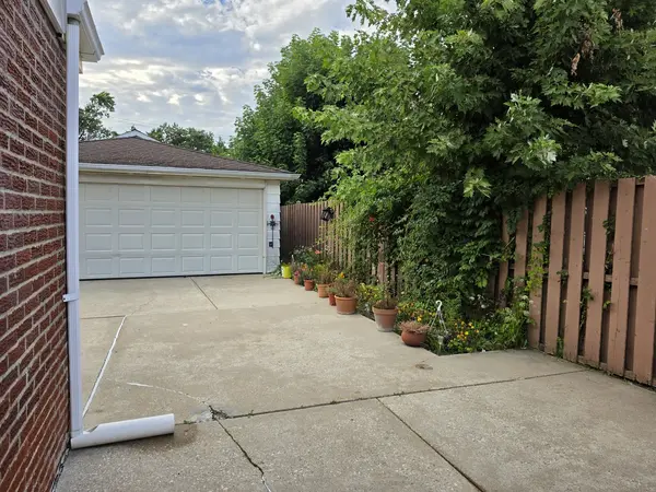 9104 Oleander AVE, Morton Grove, IL 60053