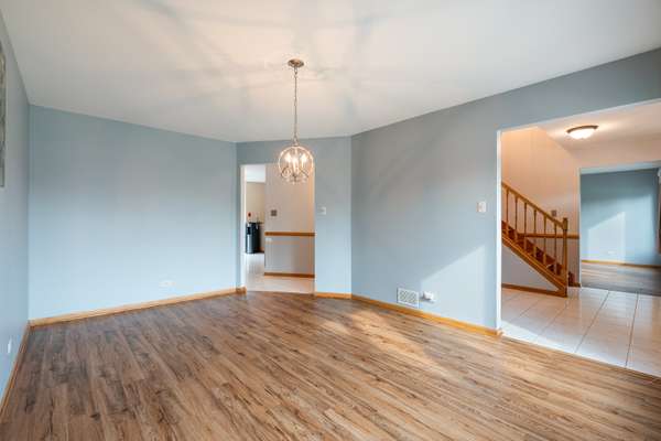 15020 Landings LN, Oak Forest, IL 60452