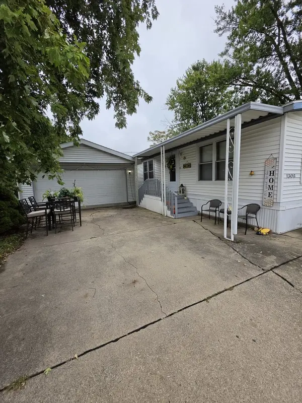 1306 13th ST, Bloomington, IL 61704