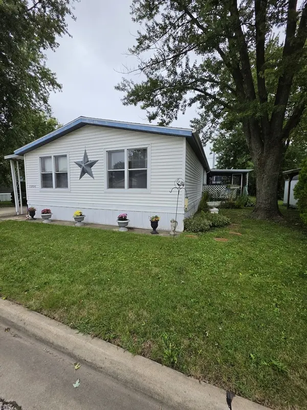 1306 13th ST, Bloomington, IL 61704