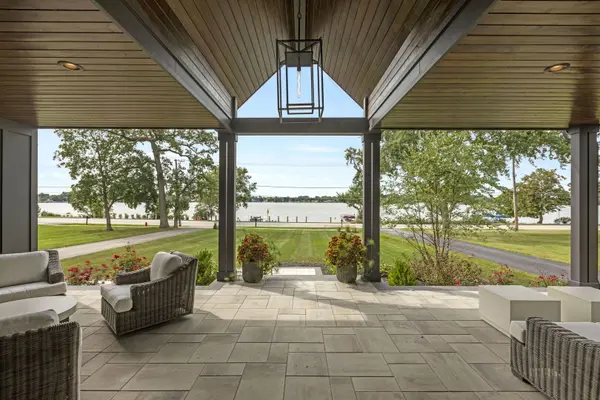 504 N Old Rand RD, Lake Zurich, IL 60047