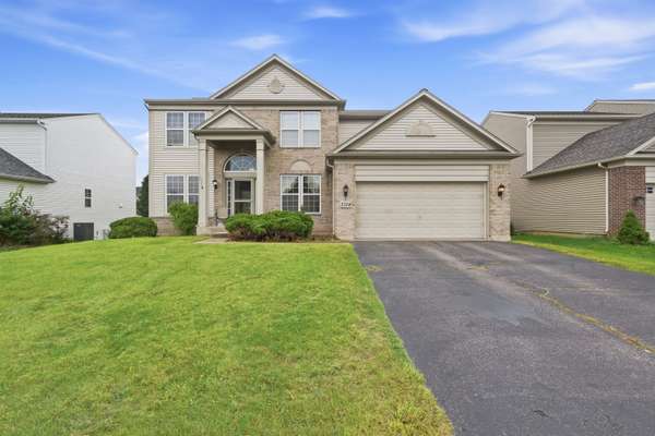 3104 Deerpath LN, Carpentersville, IL 60110