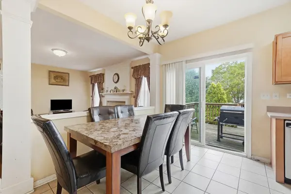 3104 Deerpath LN, Carpentersville, IL 60110