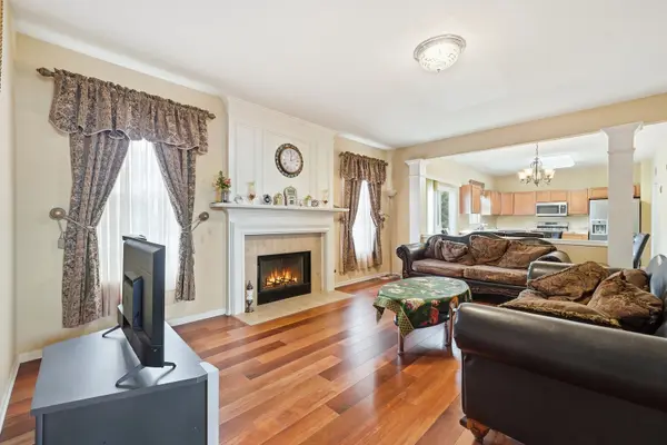 3104 Deerpath LN, Carpentersville, IL 60110