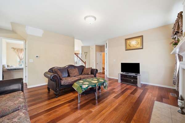 3104 Deerpath LN, Carpentersville, IL 60110