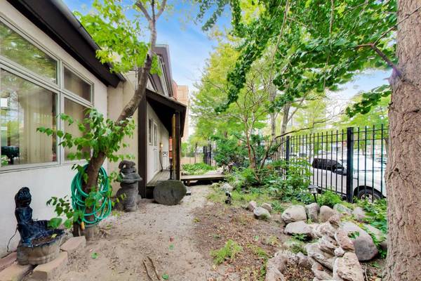 915 W Lawrence AVE, Chicago, IL 60640