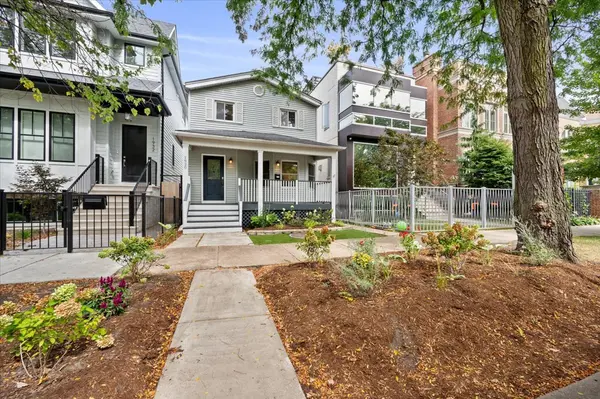 1930 W Wolfram ST, Chicago, IL 60657