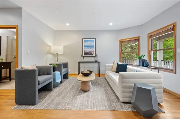 1930 W Wolfram ST, Chicago, IL 60657