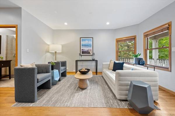 1930 W Wolfram ST, Chicago, IL 60657