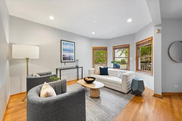 1930 W Wolfram ST, Chicago, IL 60657