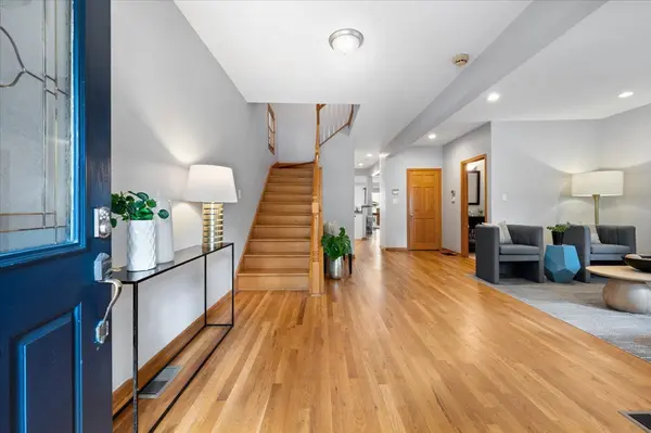 1930 W Wolfram ST, Chicago, IL 60657