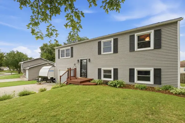 1428 Glenwood DR, Leclaire, IA 52753