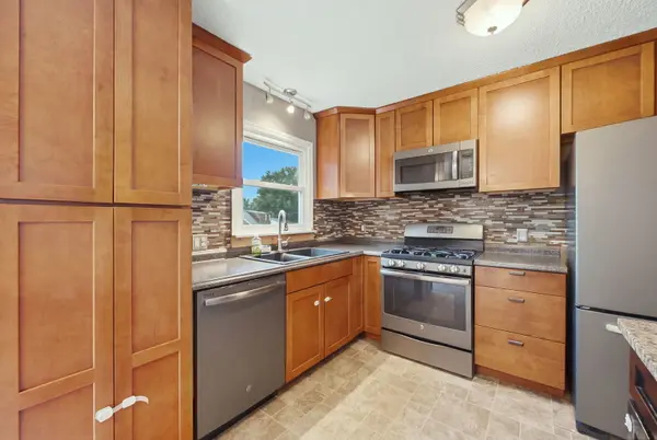 1428 Glenwood DR, Leclaire, IA 52753