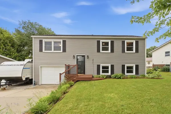 1428 Glenwood DR, Leclaire, IA 52753
