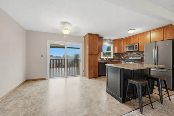 1428 Glenwood DR, Leclaire, IA 52753