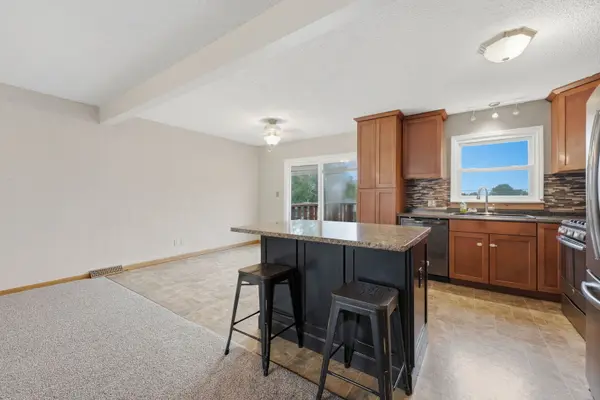 1428 Glenwood DR, Leclaire, IA 52753