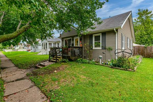 321 S Thornwood AVE, Davenport, IA 52802