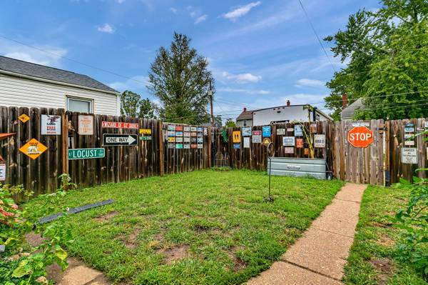 321 S Thornwood AVE, Davenport, IA 52802