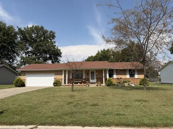 374 Northwood LN, Salem, IL 62881