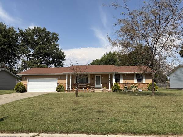 374 Northwood LN, Salem, IL 62881
