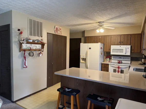 374 Northwood LN, Salem, IL 62881
