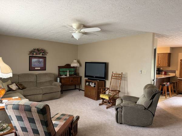 374 Northwood LN, Salem, IL 62881