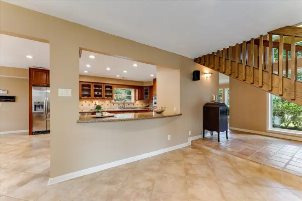 6735 Gentle Bend DR, Houston, TX 77069