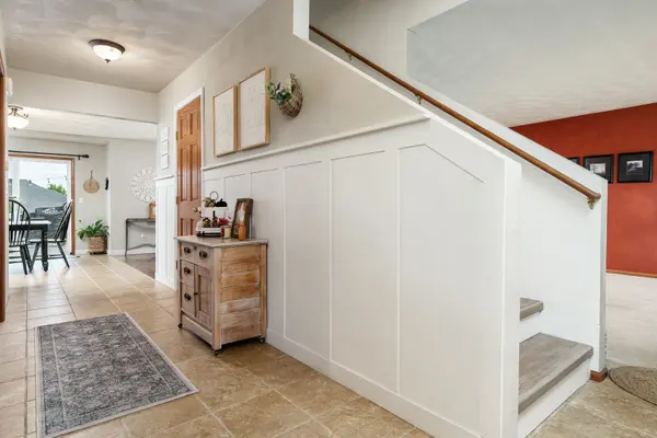 651 Ashleigh LN, Roscoe, IL 61073