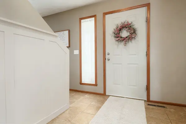 651 Ashleigh LN, Roscoe, IL 61073