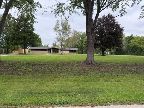 27214 W Henry LN, Lake Barrington, IL 60010