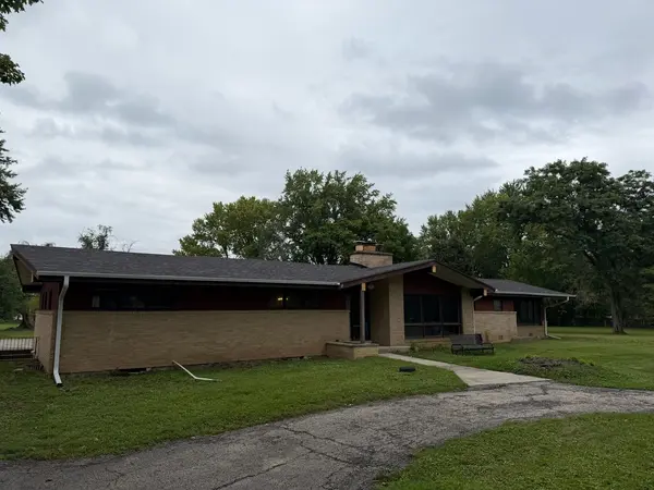 27214 W Henry LN, Lake Barrington, IL 60010