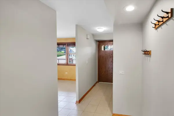 5332 W Windsor AVE #2F, Chicago, IL 60630