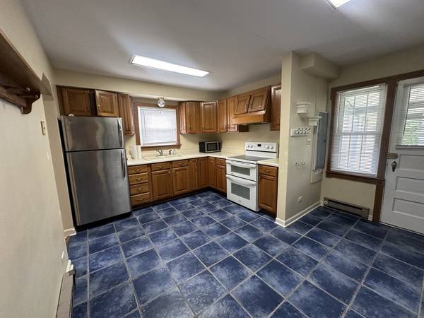 1015 N Fernandez AVE, Arlington Heights, IL 60004