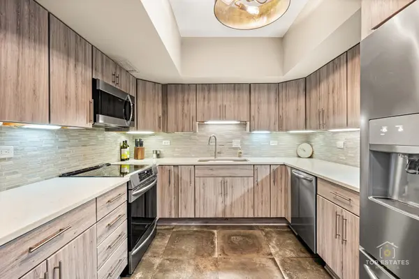 175 E Delaware PL #6611, Chicago, IL 60611