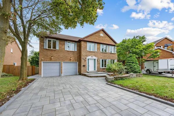 52 Fenwick CRES, Markham, ON L3R 4H7