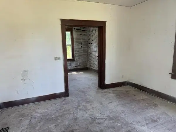 605 E Washington ST, Sigourney, IA 52591
