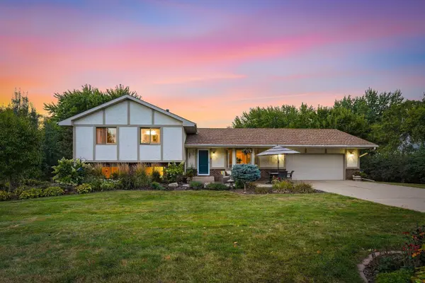 2080 Kelzer Pond DR, Victoria, MN 55386