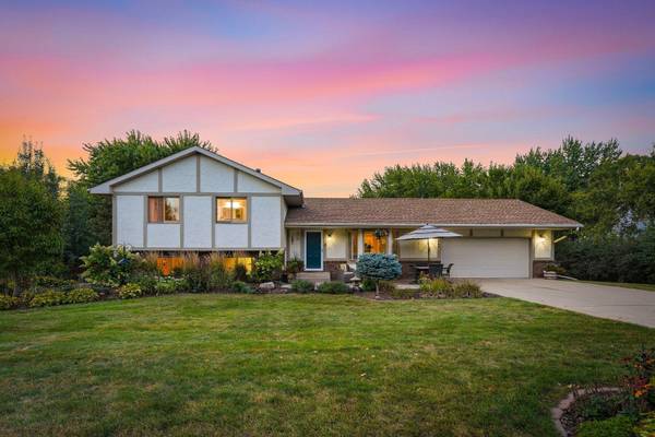 2080 Kelzer Pond DR, Victoria, MN 55386
