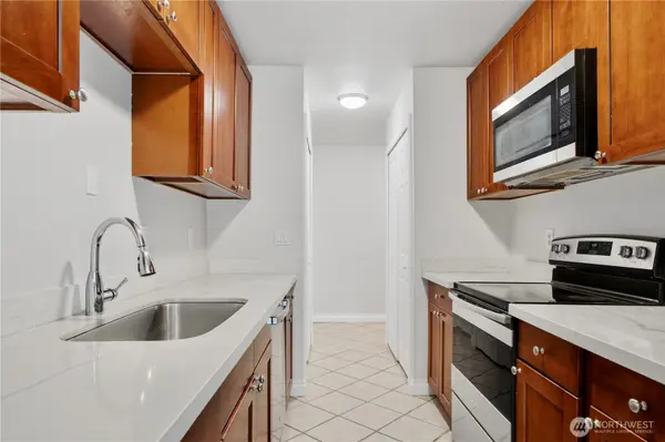 321 Bellevue WAY SE #203, Bellevue, WA 98004