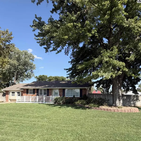 3206 N Waldron St, Hutchinson, KS 67502