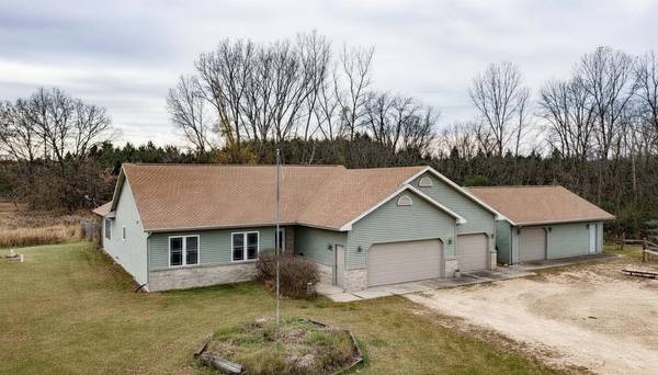 E8835 HUNTLEY RD, New London, WI 54961-8619
