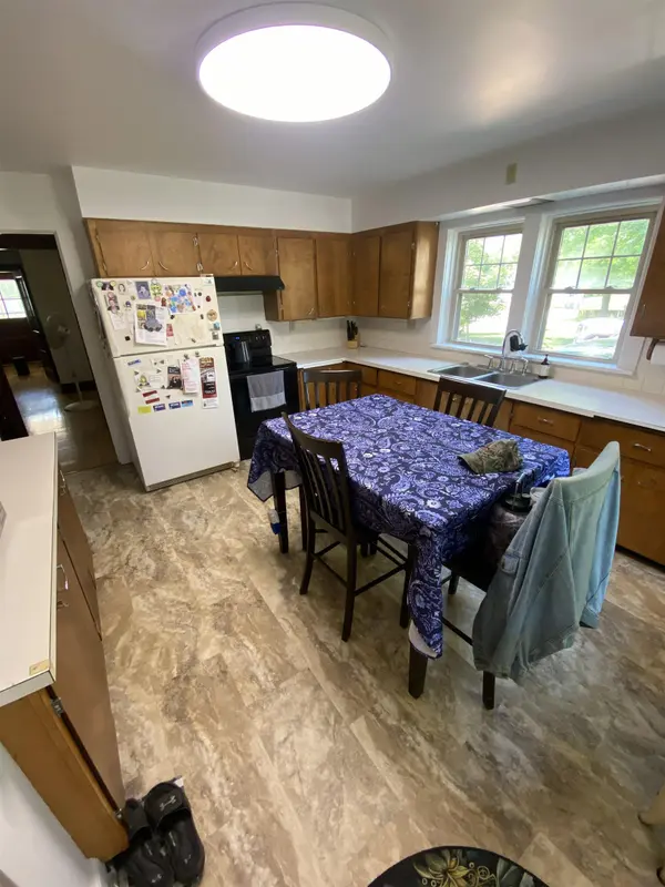 214 JACKSON ST, Brillion, WI 54110-1234