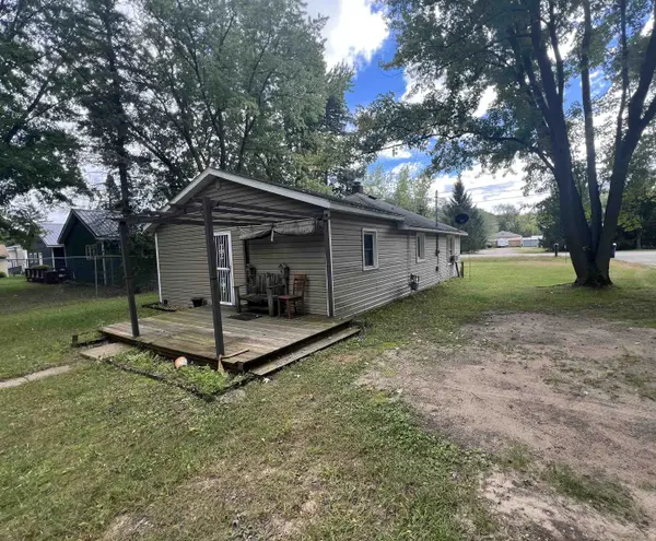 E2026 KING RD, Waupaca, WI 54981