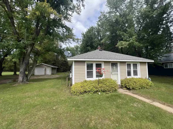 E2026 KING RD, Waupaca, WI 54981