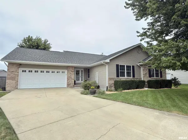 415 Piazza LN, Chatham, IL 62629