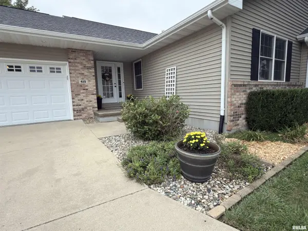 415 Piazza LN, Chatham, IL 62629