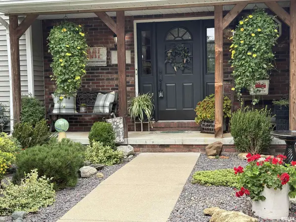 807 HICKORY CREEK CT, Germantown Hills, IL 61548